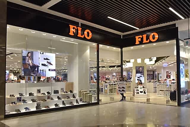 
					FLO				